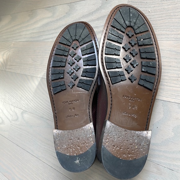 Louis Vuitton Major loafer in brown. The vamp is signed silver-tone LV Initials - Picture 6 of 7